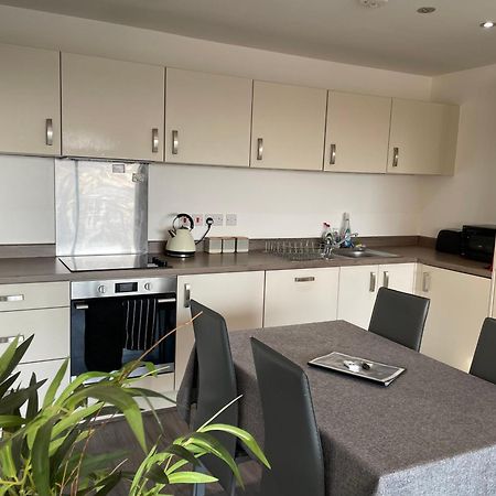 Balcony Marina Apartment With City Skyline Views - Free Secure Parking Manchester Esterno foto