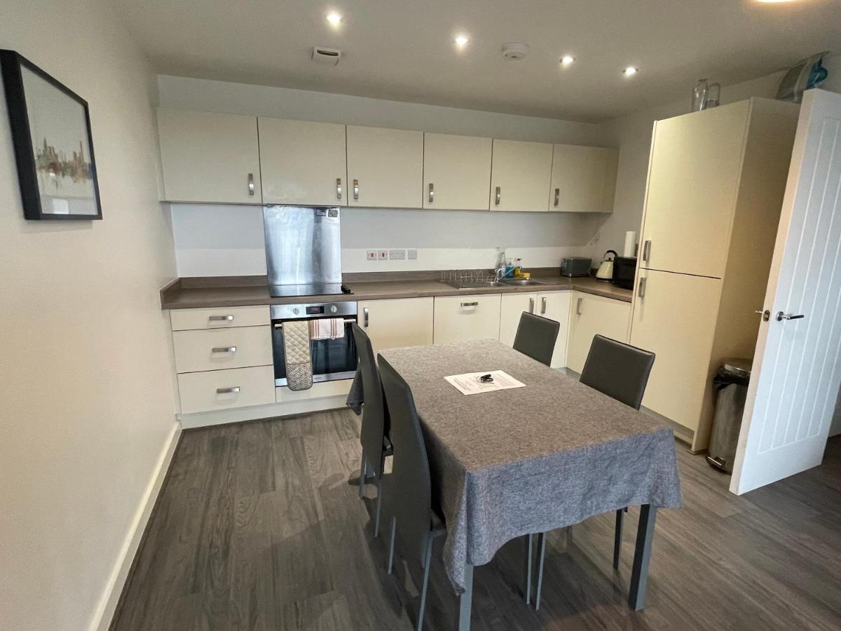Balcony Marina Apartment With City Skyline Views - Free Secure Parking Manchester Esterno foto