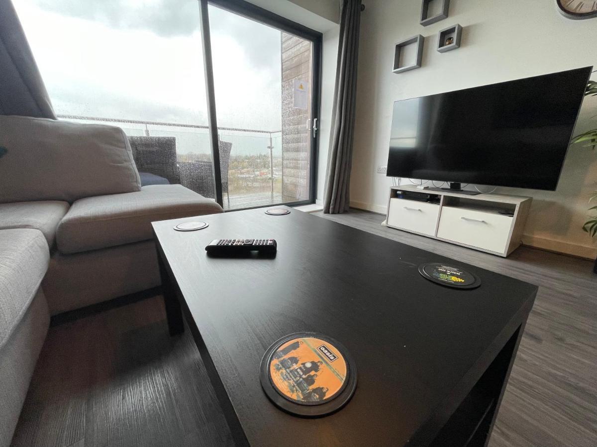 Balcony Marina Apartment With City Skyline Views - Free Secure Parking Manchester Esterno foto